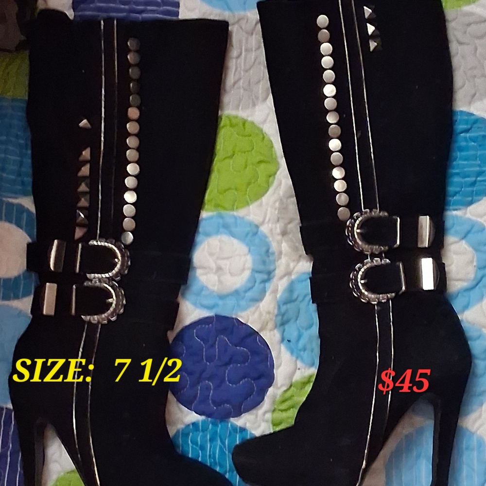 Chic Black Heeled Boots with Stylish Buckles